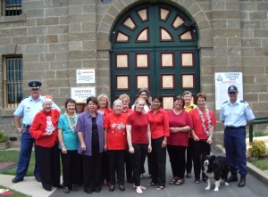 Music brings confort (Cooma Harmony Chorus sing Christmas carols in the prison)